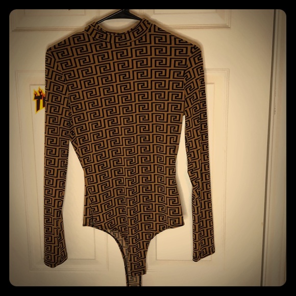 One piece - Picture 1 of 2